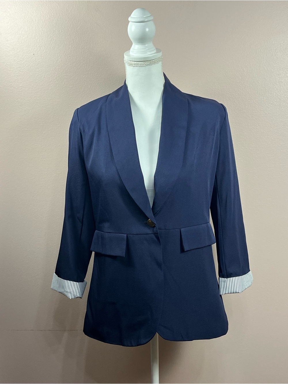 Tailored Navy Shawl-Collar Women's Blazer with Cuffed Sleeves
